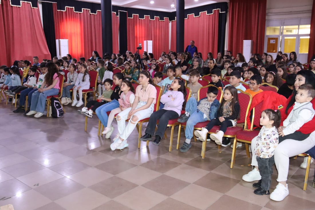 صور: مسرح دمى في عينكاوة احتفالاً بعيد الأم ونوروز والأطفال رقصوا كثيراً