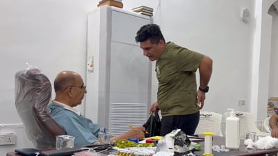 پزیشکێكی گەڕۆک لە مزگەوتێكی خانەقین چارەسەری نەخۆشەكان دەكات