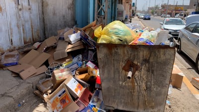 بلدية الضلوعية ترفع النفايات كل أسبوع مرة.. 18 عاملاً و10 كابسات لا تكفي (فيديو)