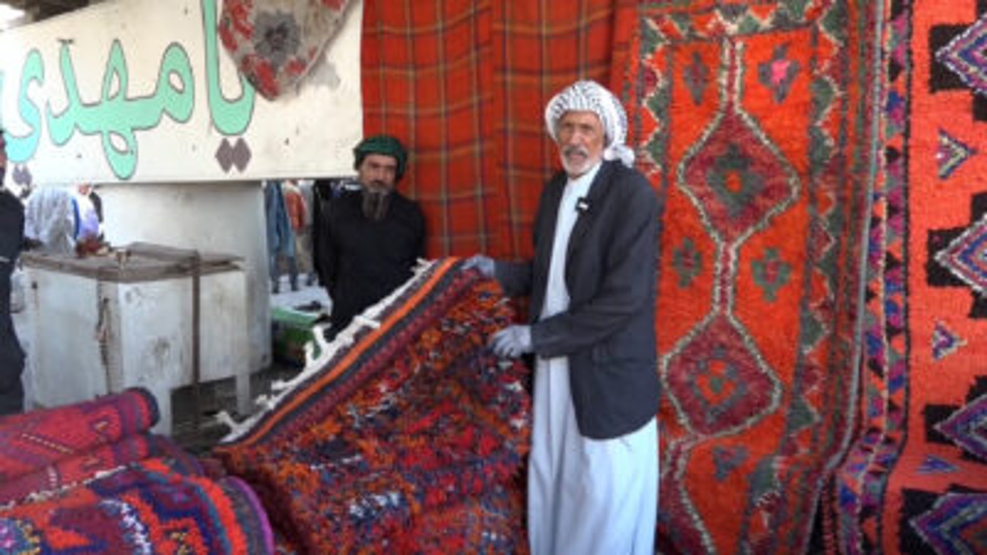 Nasiriyah trader keeps Iraq’s handmade tribal rugs in demand