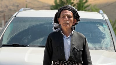 تەمەنی 70ساڵە و دەڵێت “ناچارم مۆڵەتی شۆفێری دەربهێنم”