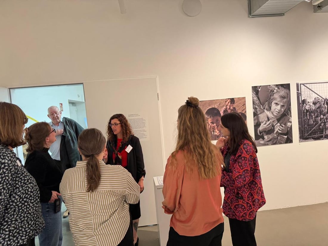 کوڕێکی کورد بەخەمی ئێزدییەکان کۆ کردەوەو بە فۆتۆ بردییە ئەڵمانیا