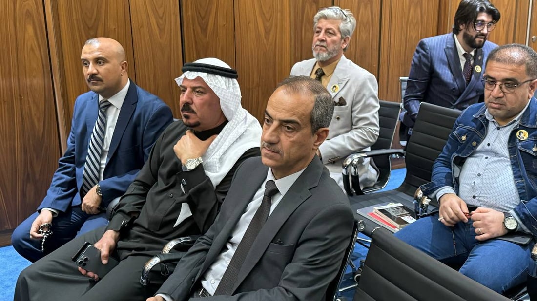 أصدقاء أحمد مطر يدلون بشهادات جديدة في البصرة.. جرّب الشعر الغامض وكان يضحك (صور)