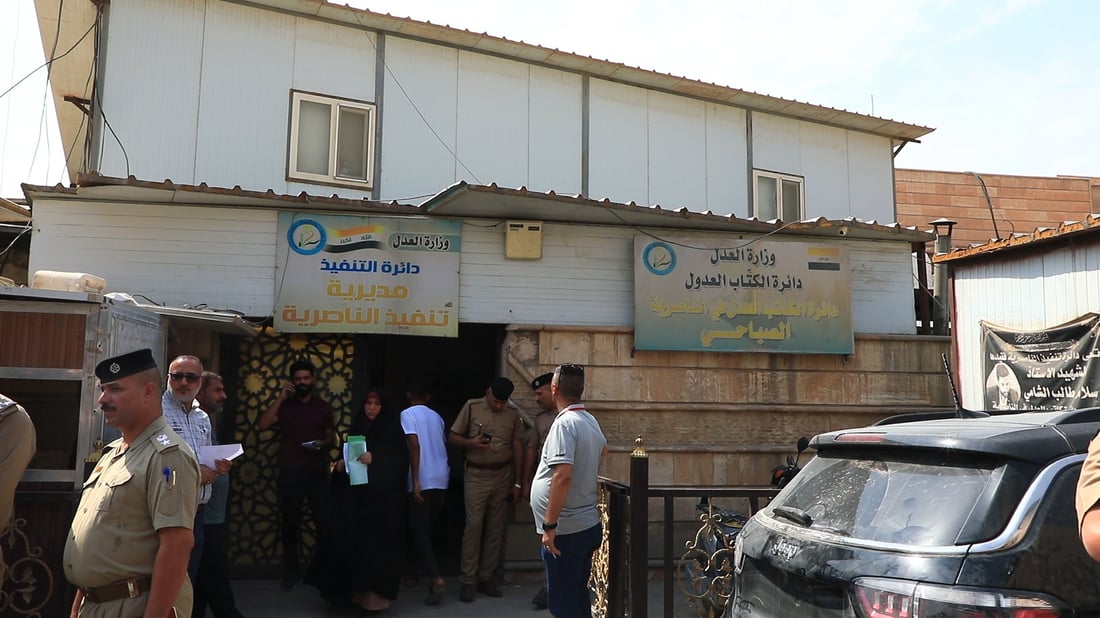 صور: إغلاق دائرة حكومية في الناصرية تحتوي “سندويش بنل”