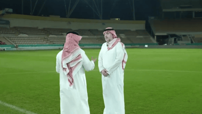 السعودية ترد على مدرب العراق: العشب وفق معايير الفيفا ولم يشتكِ منه أحد