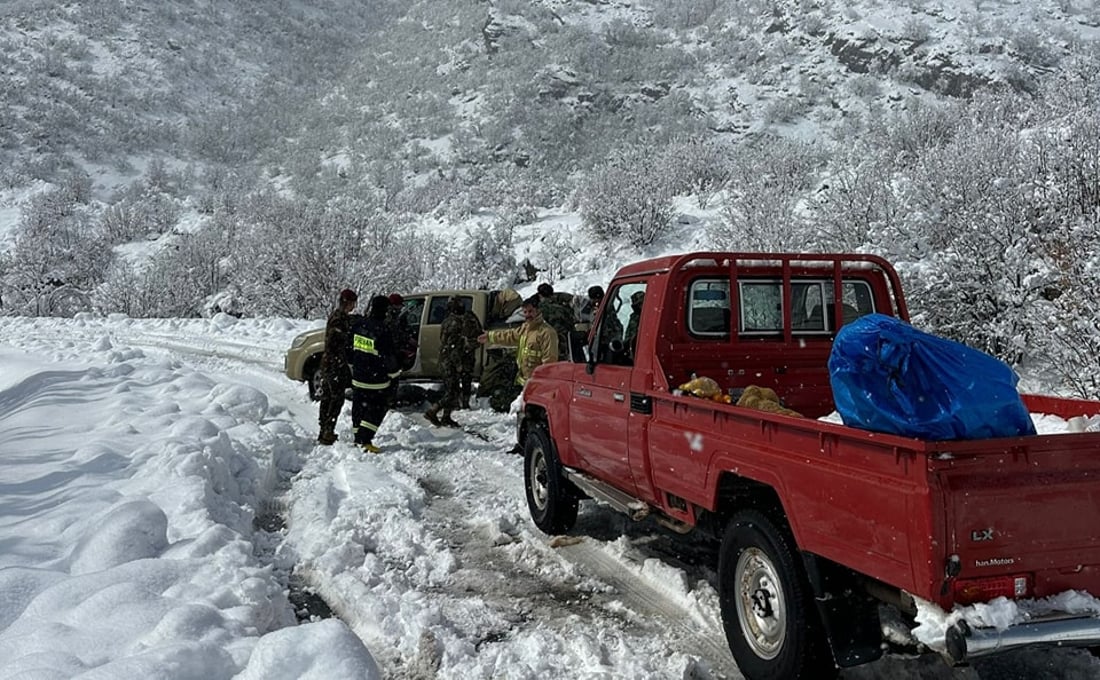 چەند پێشمەرگەیەک و ژمارەیەک هاوڵاتی لەناو بەفر رزگار کران