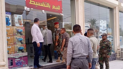 كشفتهما وصولات المحل.. اعتقال بائعين يتعاملان بالدولار في تكريت