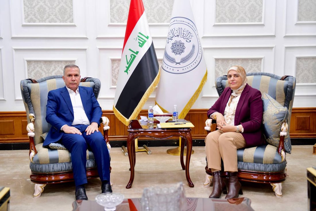 ازدحام في مكتب وزيرة المالية.. 19 نائباً يناقشون الموازنة مع طيف سامي