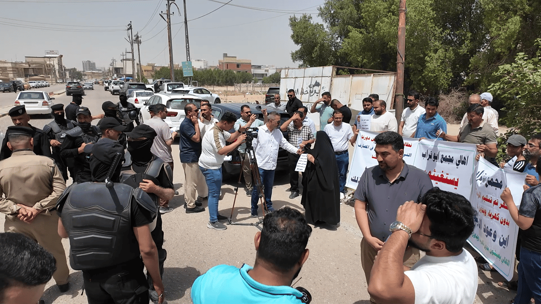 سلموا الأموال ولم يستلموا منازلهم.. تظاهرة غاضبة ضد مجمع “أبو تراب” في النجف