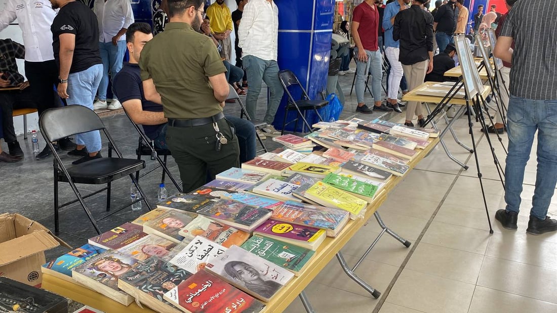 صور من الناصرية: 70 طاولة تعرض منتجات 60 مشاركاً في كلية مزايا