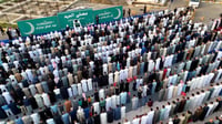 السعدي يؤم مصلي الرمادي في الهواء الطلق: من أفطر الأحد ...
