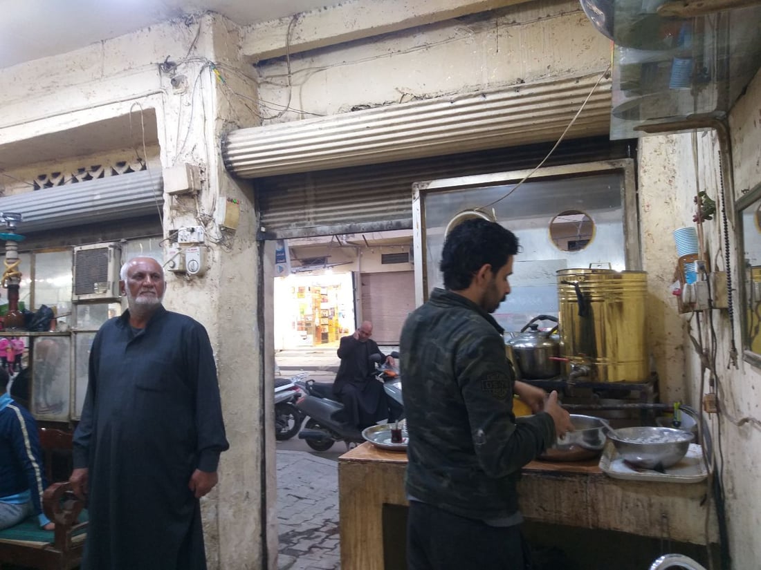 بغداد: “الكادحين” مقهى الكسبة وكبار السن في الحرية.. بلا نارجيلة (صور)