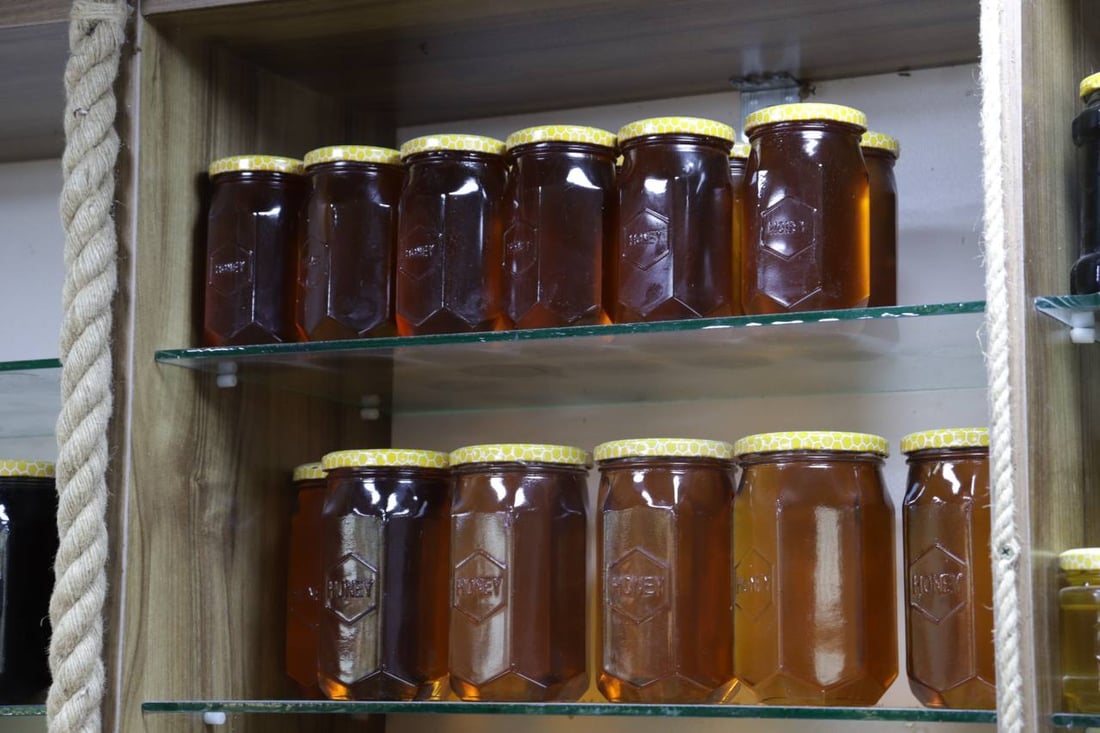 عسل البغدادي في ذروة الموسم.. 5 أصناف طبيعية يفضلها المرضى وكبار السن (صور)