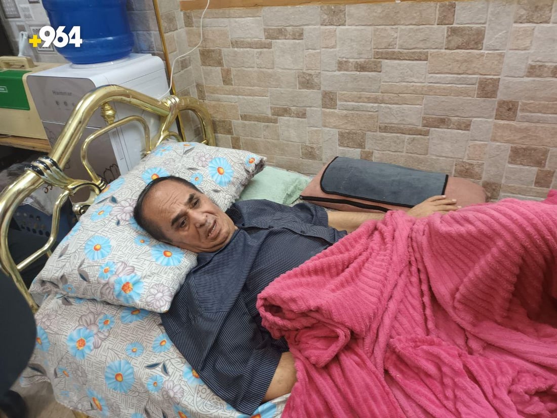 علي طاهر صانع الضحك ومقلد المطربين يفقد الحركة والنطق.. وثمن العلاج لا يتيسر