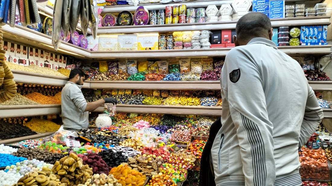 صور: أسواق بغداد الجديدة تستعد لإحياء “ليلة زكريا”.. على أمل الرزق والذريّة