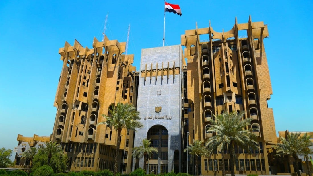 العراق يبرم عقوداً لإنتاج الزيوت والمولدات وتأهيل كهرباء مطاري بغداد والبصرة