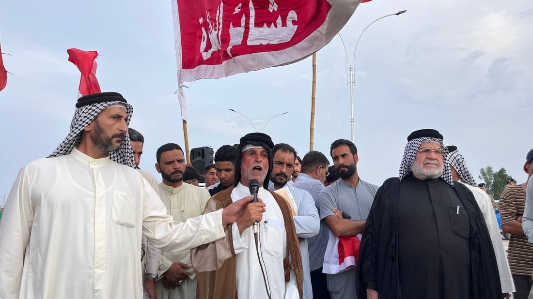 عشائر الهارثة تخرج راياتها للتظاهر.. الإهمال بات لا يطاق وهذه مجرد بداية (صور)