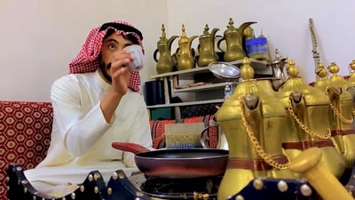 بلهجة ربيعة البدوية “القح”: هذه قهوة “بن رميح” للمضيف بعد طحن وتخمير (فيديو)