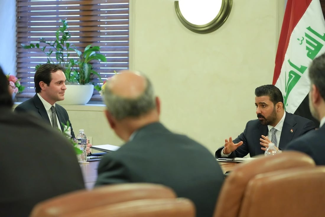 قبل مباشرتها في العراق.. الزيدي يجتمع بمدير شركة ستارلنك للإنترنت الفضائي