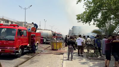 حريق مدينة الصدر التهم معمل نجارة والأهالي سبقوا الإطفاء لإخماده (فيديو)