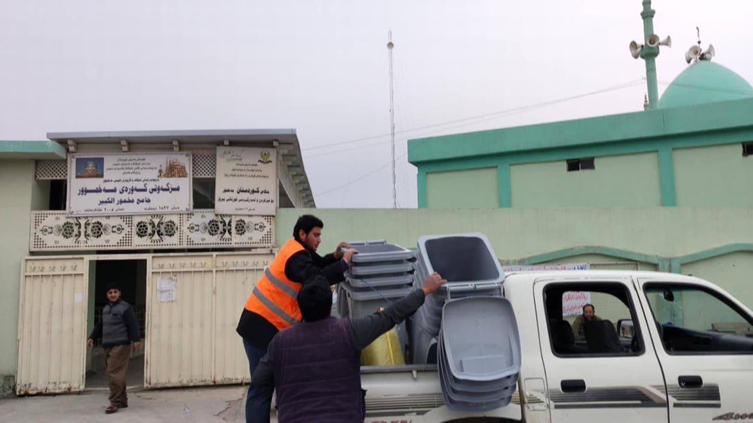 لە مه‌خمور ده‌ست به‌دابه‌شكردنى سه‌دان حاویه‌ و كیسی پلاستیك كرا
