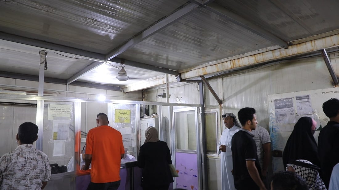 صور: إغلاق دائرة حكومية في الناصرية تحتوي “سندويش بنل”