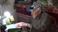 فيديو: العم حسن في بلد.. خياط من العهد الملكي يبلغ 90 عاما...