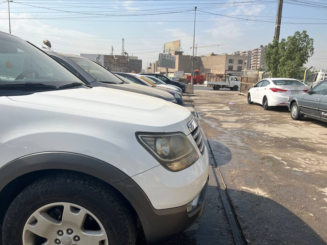 حملة تواقيع برلمانية على الدولار تشل معارض السيارات في بغداد (صور)