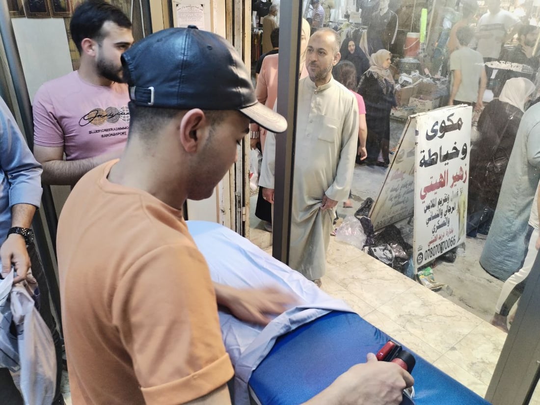 سهرة عند الخياطين في هيت لتجهيز الدشاديش المتأخرة والأسطوات رفعوا أجور العمال