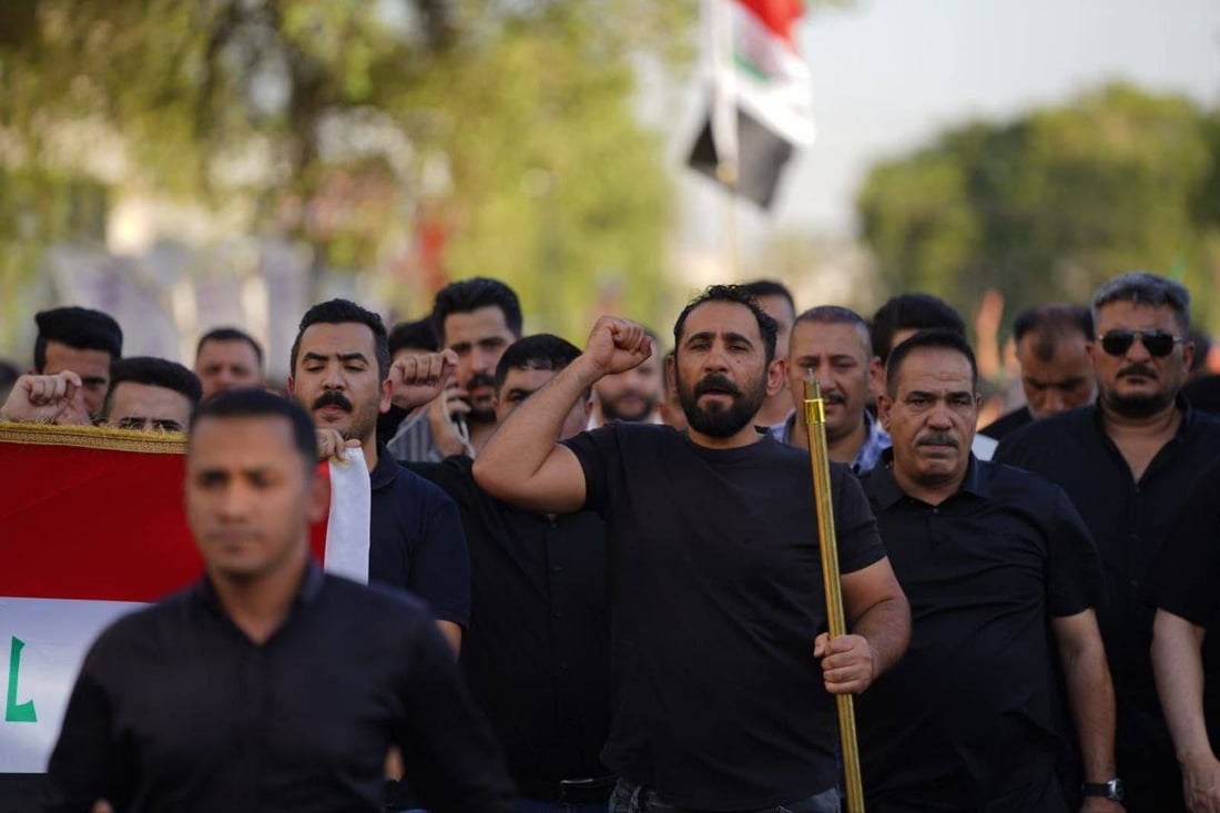 صور خامنئي والصدر تتقدم مسيرات الجادرية لنصرة القرآن