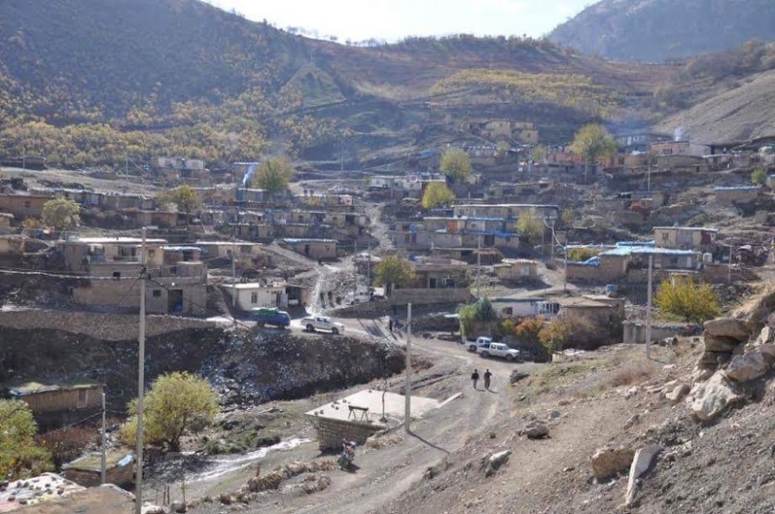 دانیشتووانی گوندێک رێگەنادەن کەس بۆ کردنی گیای بەهارە بچێتە سنوورەکەیان