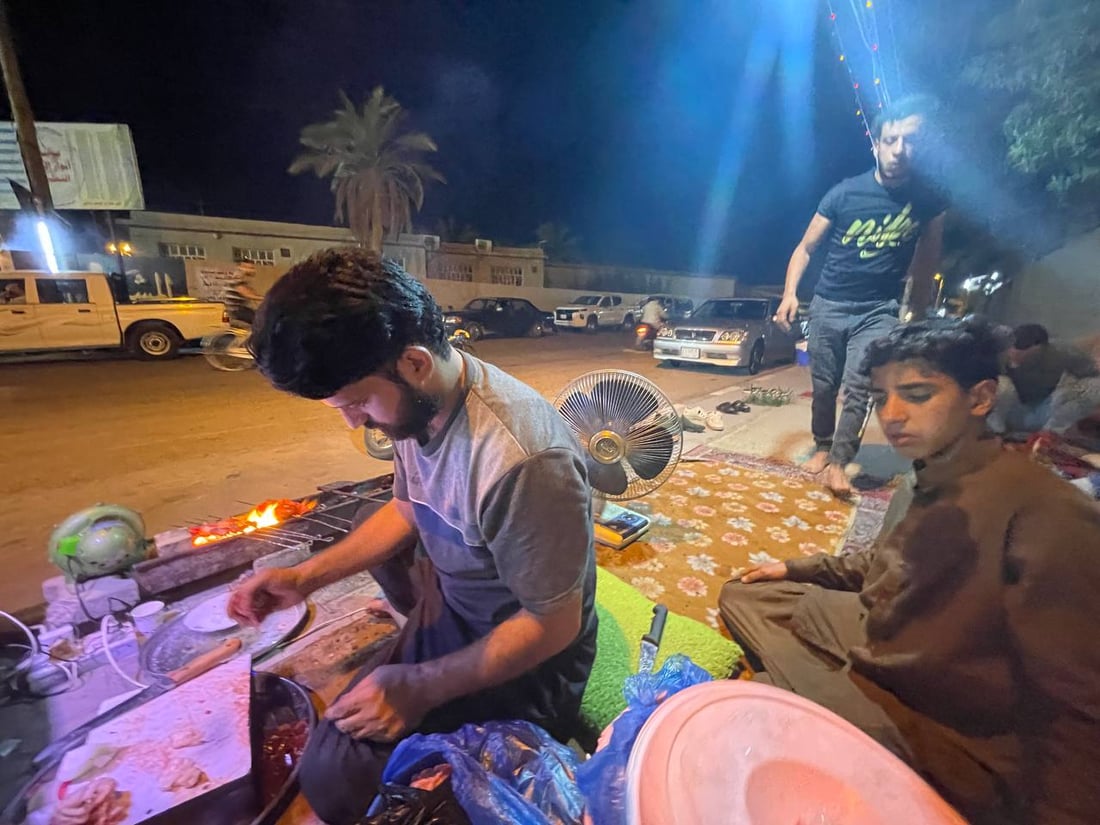جلسة عربية والشيش بألف مع اللبن.. رصيف “عفوري” يتفوق على مطاعم المشخاب (صور)