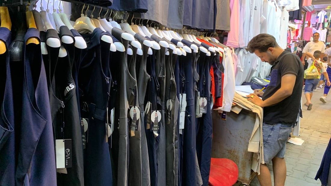 أرقام وصور من سوق سهام العبيدي: تجهيز تلميذ يكلف 100 ألف دينار.. والطالبات أكثر