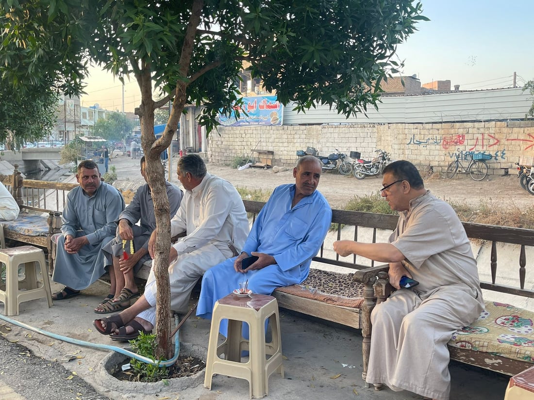 في مقاهي بهرز العتيقة.. أسرار حول الغرباء ومبادرات عند أهل الوقار (صور)