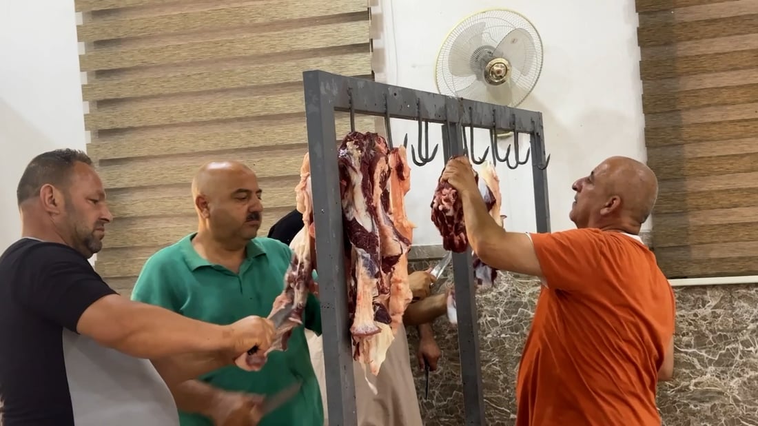صور: 55 عجلاً و40 كبشاً لفقراء الموصل.. مساهمة المتبرعين صبيحة عيد الأضحى
