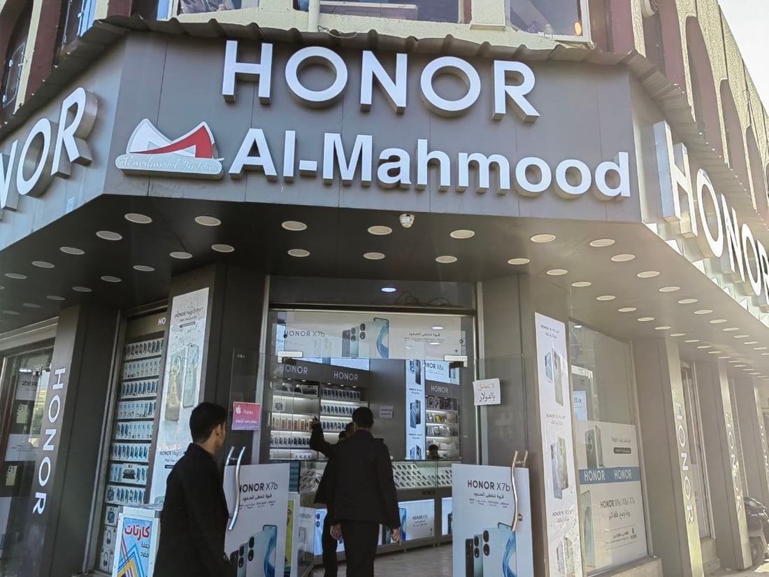 الموصل تستورد الموبايل من أمريكا.. ماذا يفضل زبائن نينوى في السوق؟