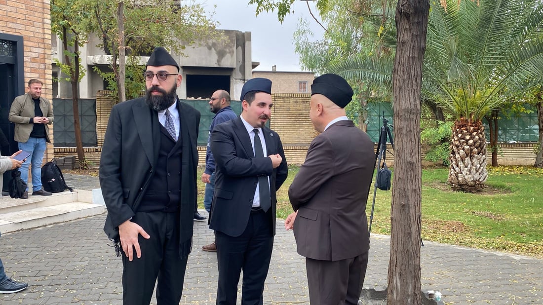 فەرمانبەر و پیاوماقوڵ و ئەفەندی كڵاوی سیدارەیان لەسەر دەكرد