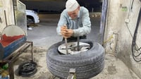 صور من ورشة أقدم 
