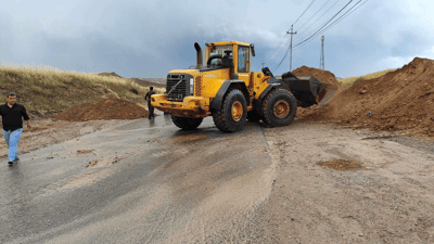 بە خۆڵ رێگە لە هاتوچۆی بارهەڵگرەکانی نێوان تەق تەق و ئاشتی گیرا