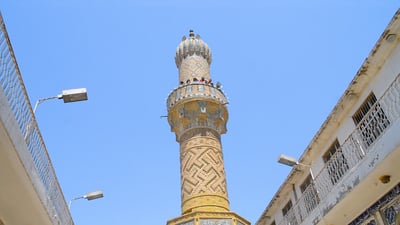 لم يقطع البغداديون صلاتهم هنا منذ 4 قرون.. مشاهد من جامع المصلوب في الصدرية