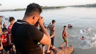 Photographer overcomes disability to capture Dhuluiya’s daily life