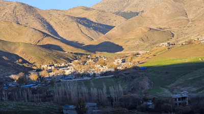 دانیشتوانى گوندێک لەسەر ئەرکى خۆیان ئاوەڕۆ بۆ گوندەکەیان دروست دەکەن