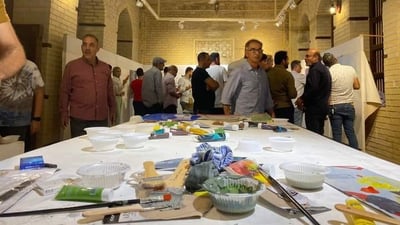 فيديو: نقوش الحجر والأخشاب تمزج شناشيل البصرة مع لوحات الفنانين في معرض تشكيلي