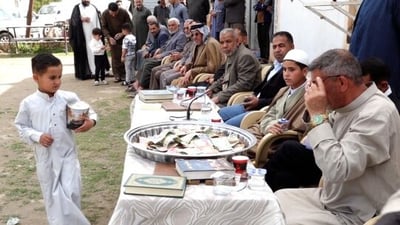 الديوانية تجمع المال والمجوهرات وتتبرع لإيران ولبنان