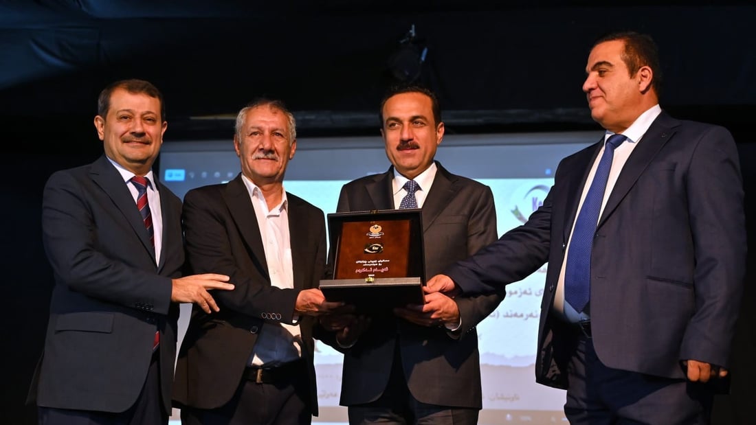 شەمۆ خەڵاتی رێزلێنانی پێشکەش کرا