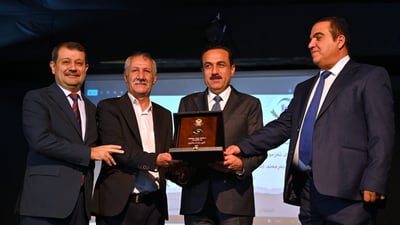 شەمۆ خەڵاتی رێزلێنانی پێشکەش کرا