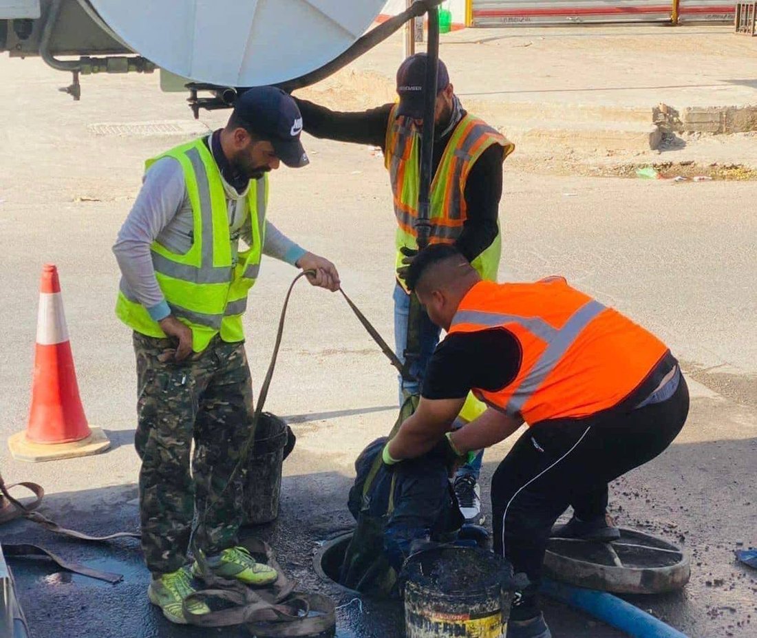 رفع المخلفات الثقيلة استعدادا لموسم الأمطار (صور)