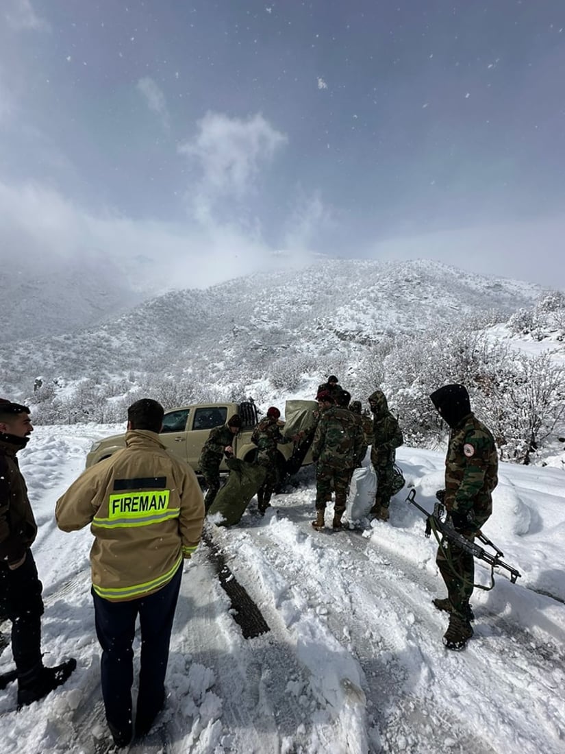 چەند پێشمەرگەیەک و ژمارەیەک هاوڵاتی لەناو بەفر رزگار کران