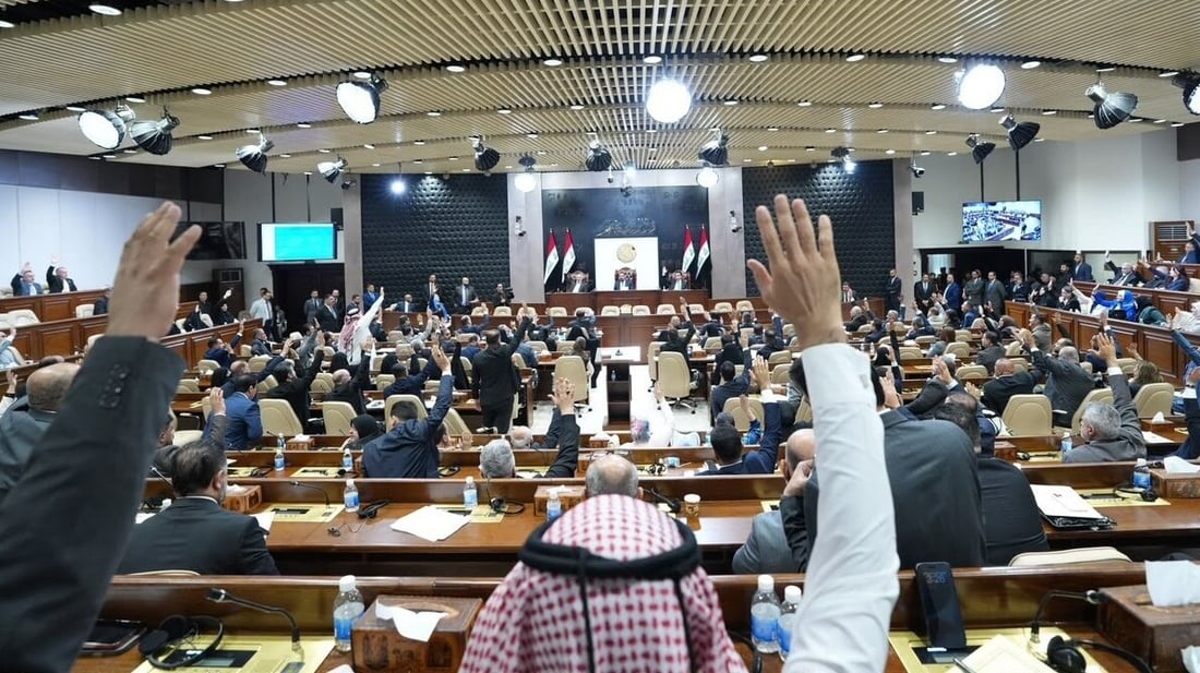 العراق ليس تابعاً.. غضب نيابي يطلب كشف “الجهة المجهولة” وراء منع طائرات إيران
