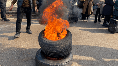 دەرچووانی دانەمەزراو دژی فەرمانی دەستبەکاربوونی 52 کەس گردبوونەوە